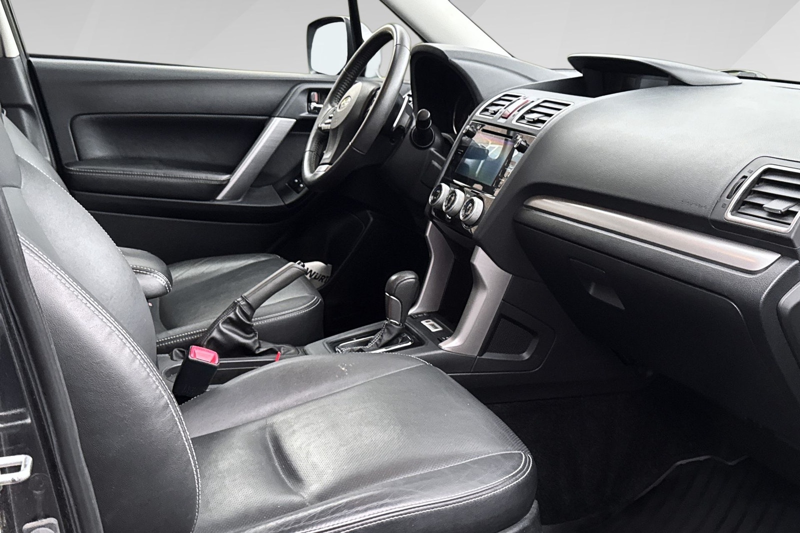 Subaru Forester 2.0 4WD Lineartronic, 147ps, 2015