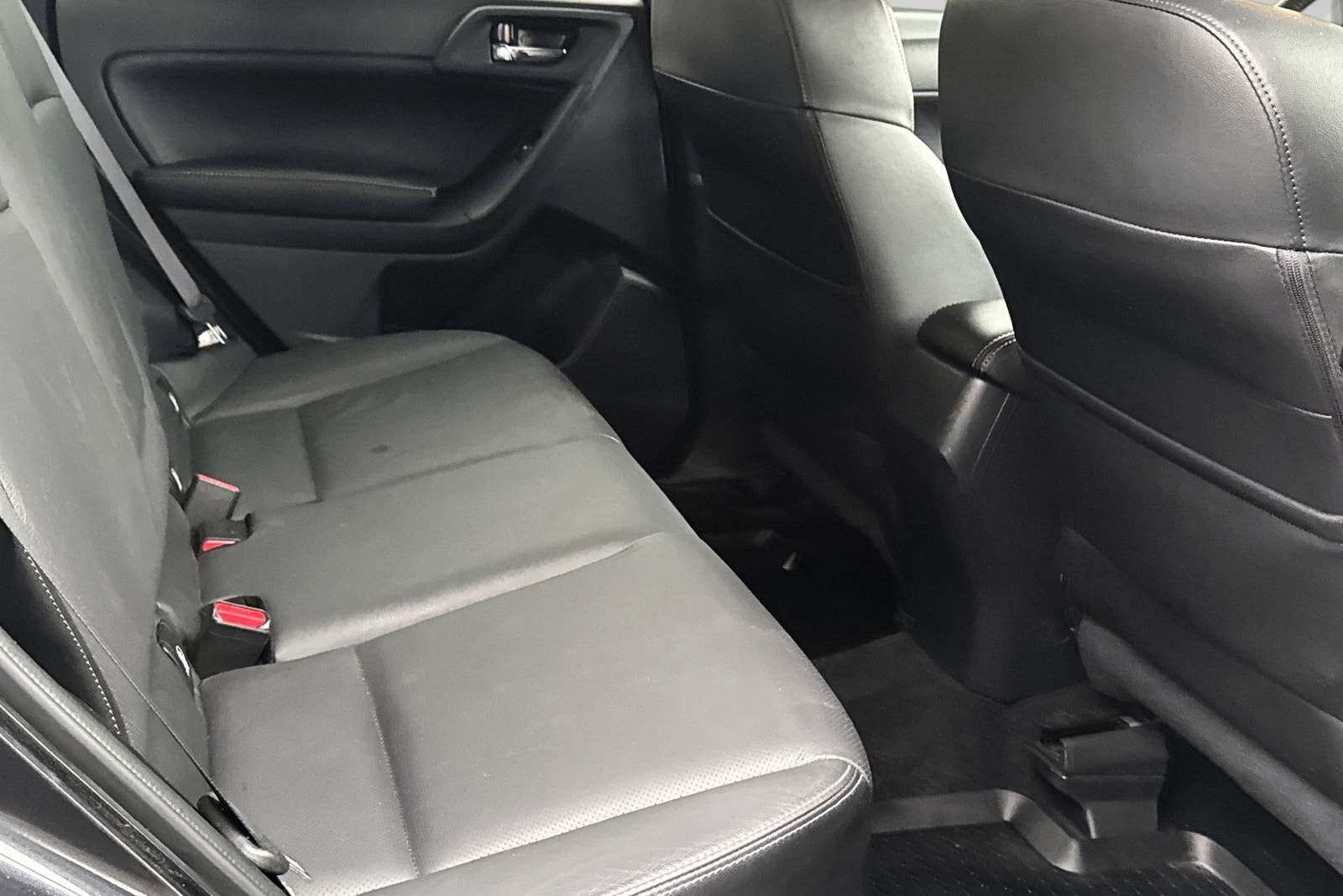 Subaru Forester 2.0 4WD Lineartronic, 147ps, 2015