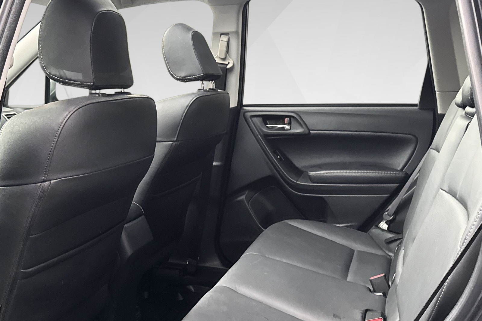Subaru Forester 2.0 4WD Lineartronic, 147ps, 2015