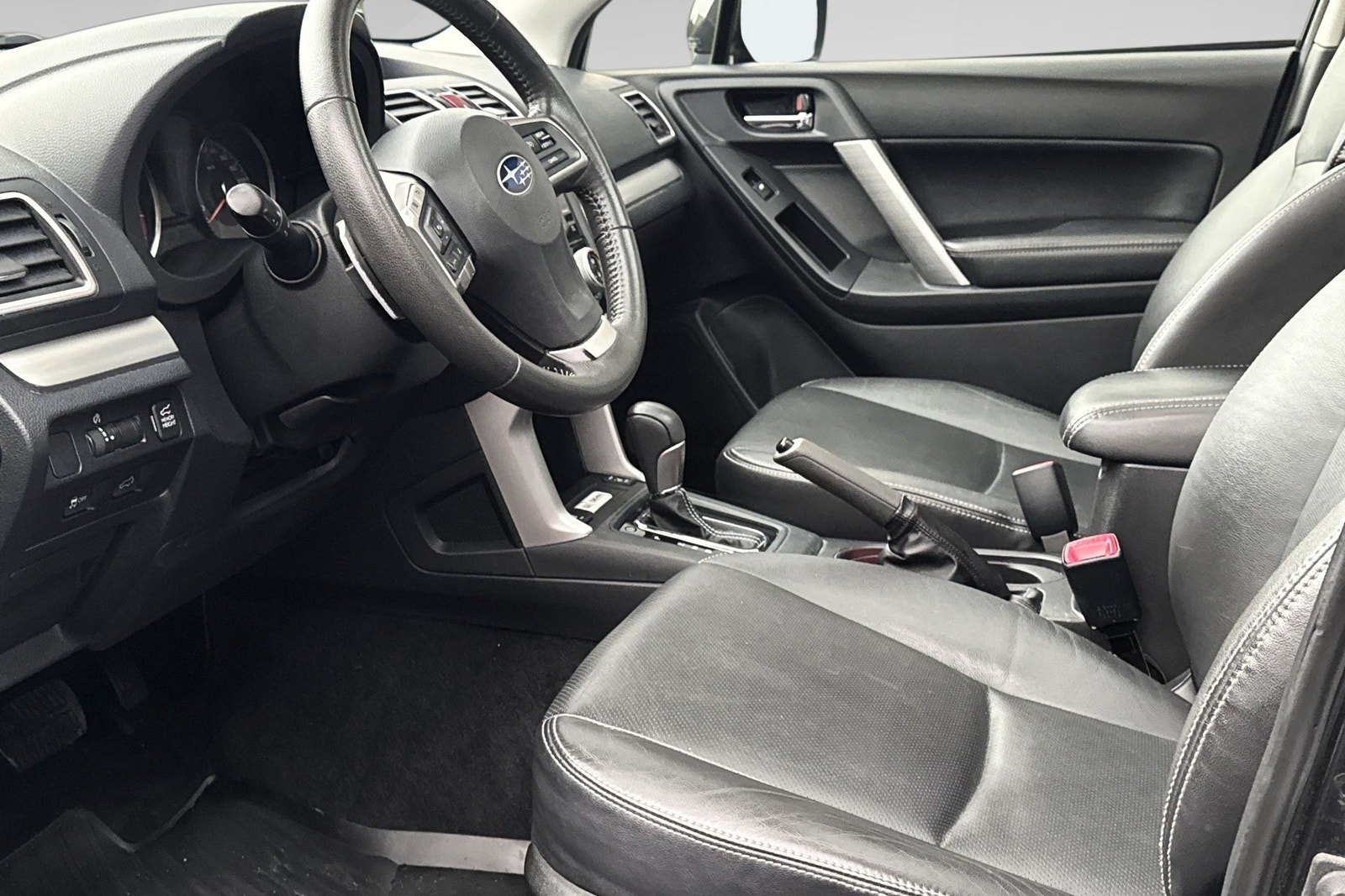 Subaru Forester 2.0 4WD Lineartronic, 147ps, 2015