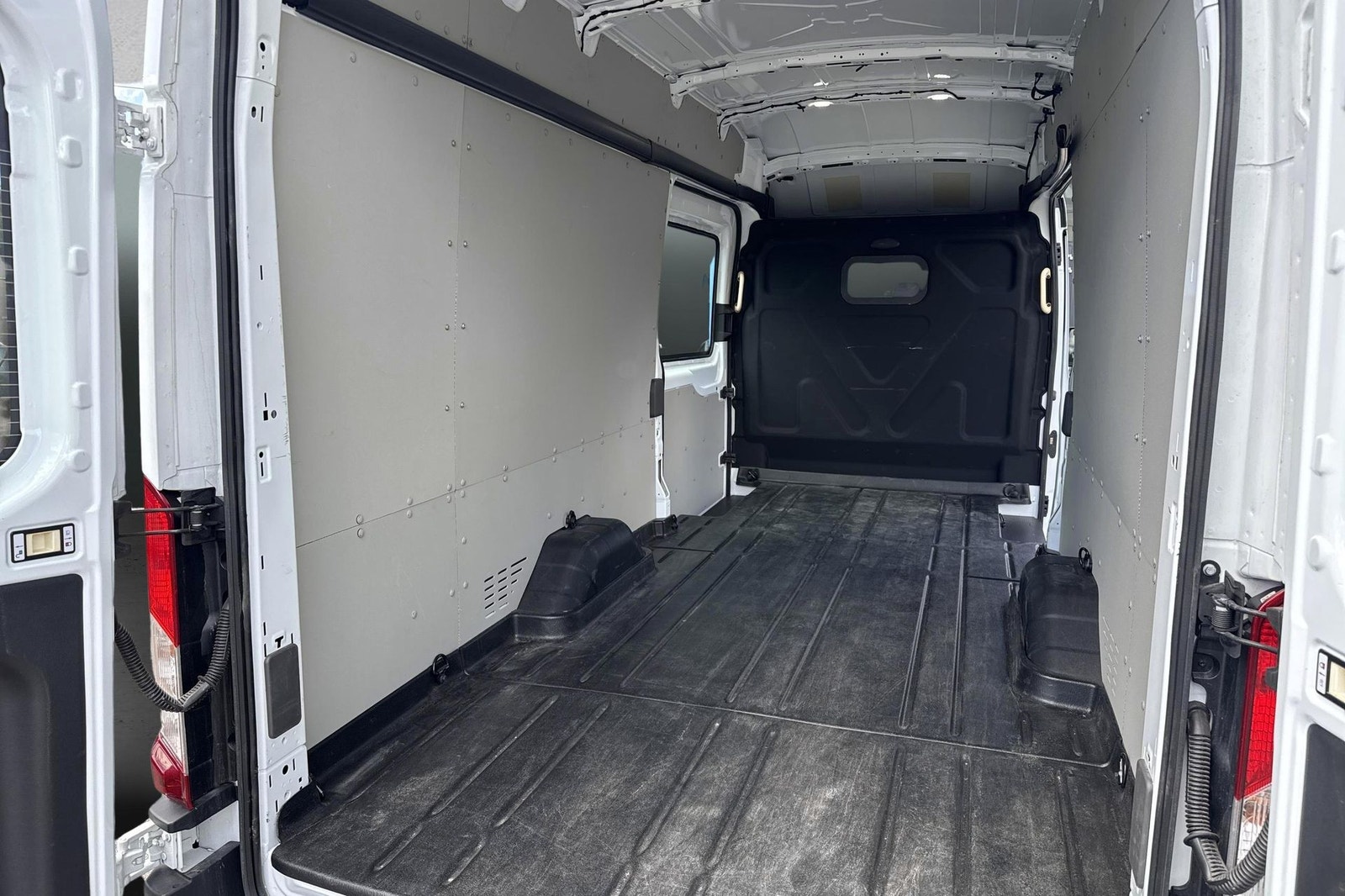 Ford E-Transit 425, 269hp, 2025