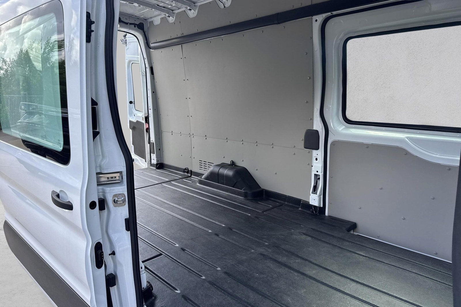 Ford E-Transit 425, 269hp, 2025