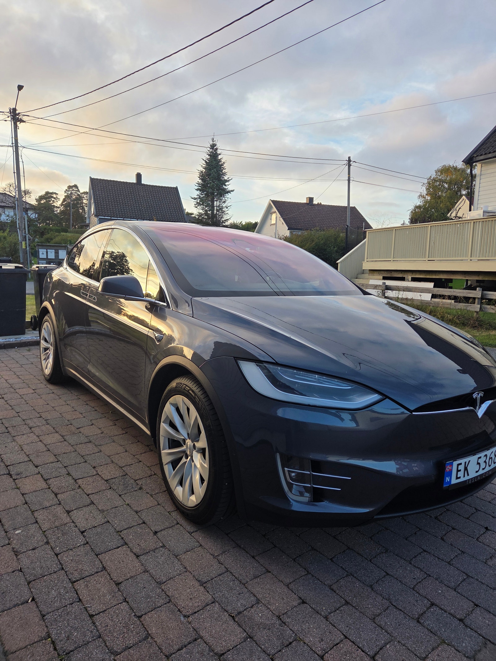 Tesla Model X 90D, 423hp, 2017