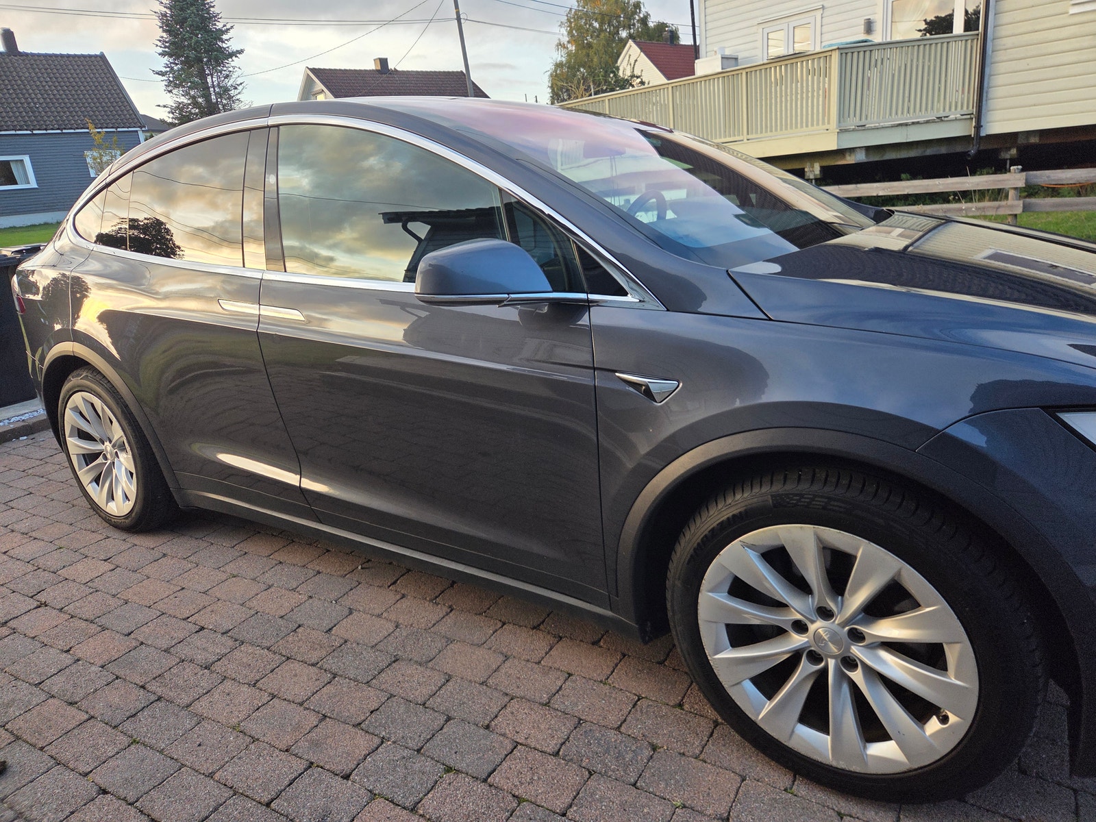 Tesla Model X 90D, 423hp, 2017