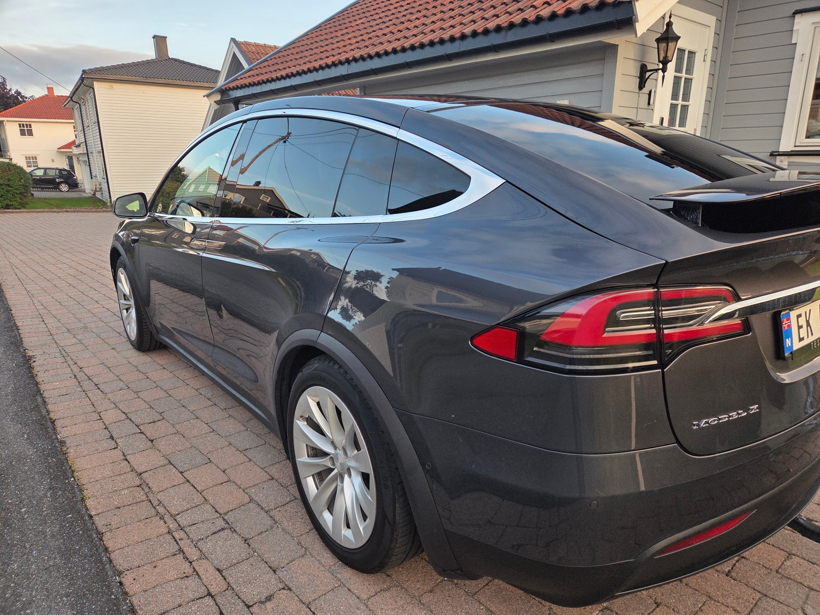 Tesla Model X 90D, 423hp, 2017