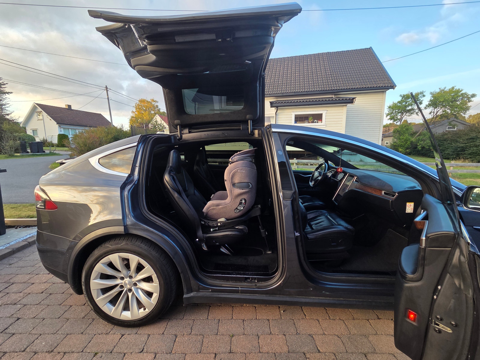 Tesla Model X 90D, 423hp, 2017