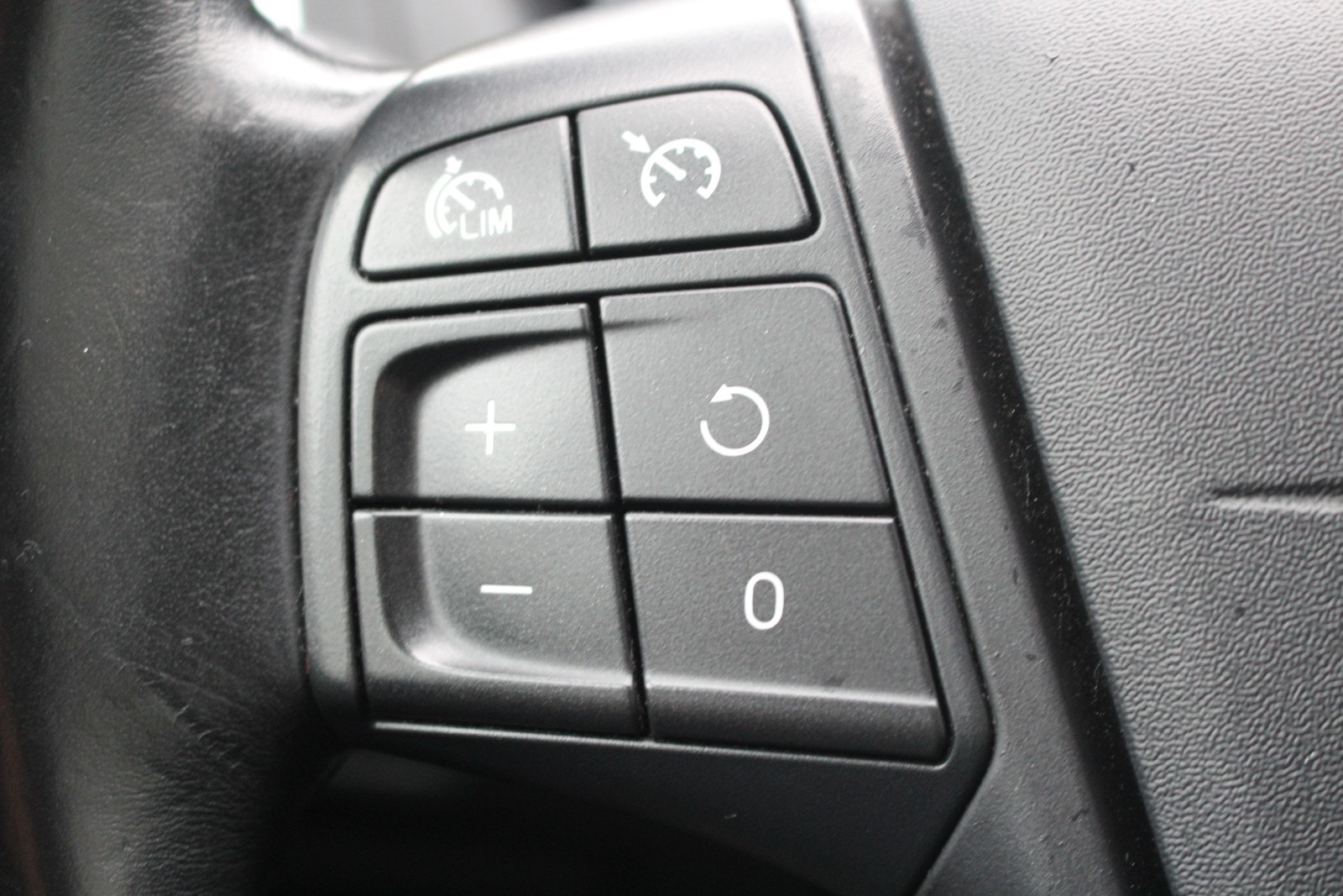 Volvo V40 D2 Powershift 6, 6-trins, 115ps, 2015