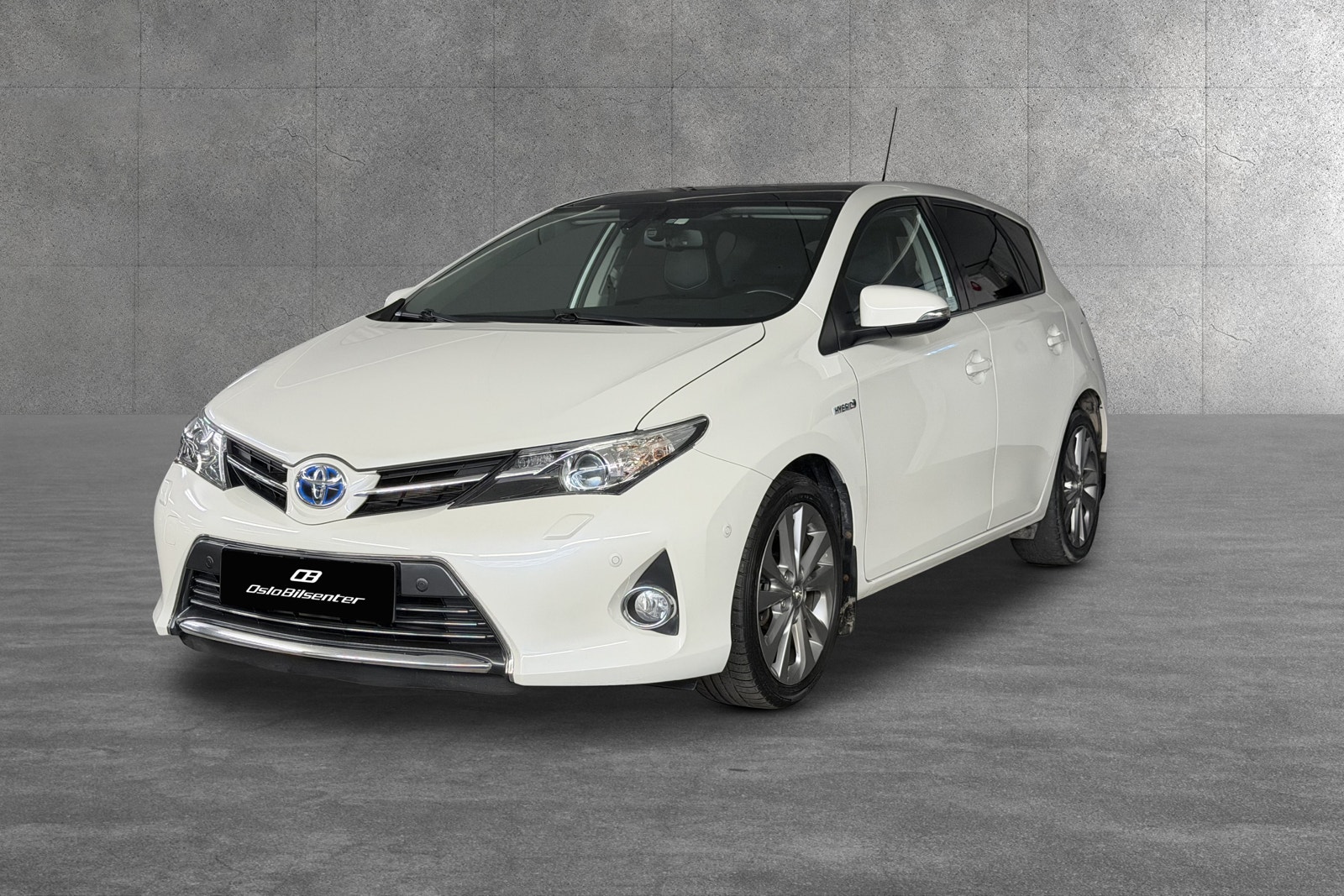 Toyota Auris Hybrid e-CVT, 136hp, 2013