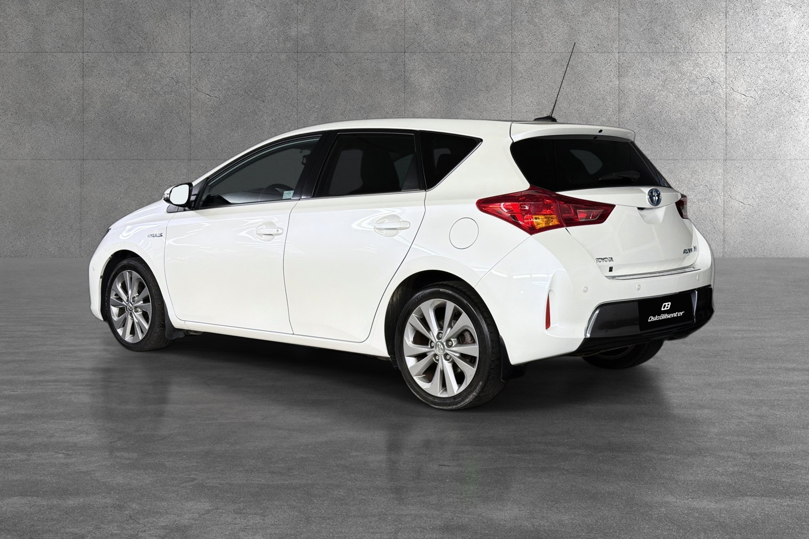 Toyota Auris Hybrid e-CVT, 136hp, 2013