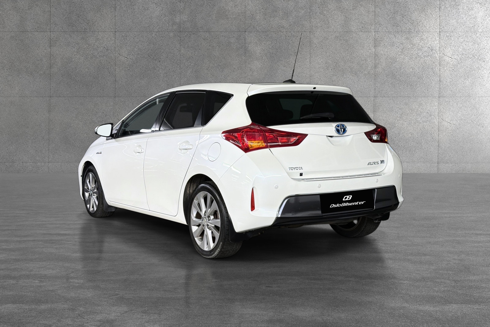 Toyota Auris Hybrid e-CVT, 136hp, 2013
