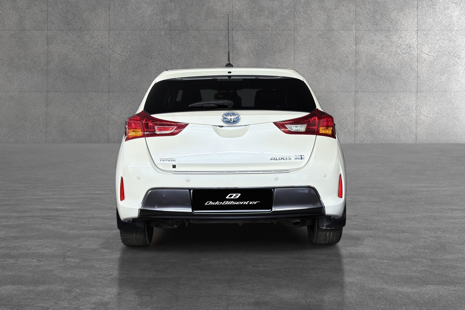 Toyota Auris Hybrid e-CVT, 136hp, 2013