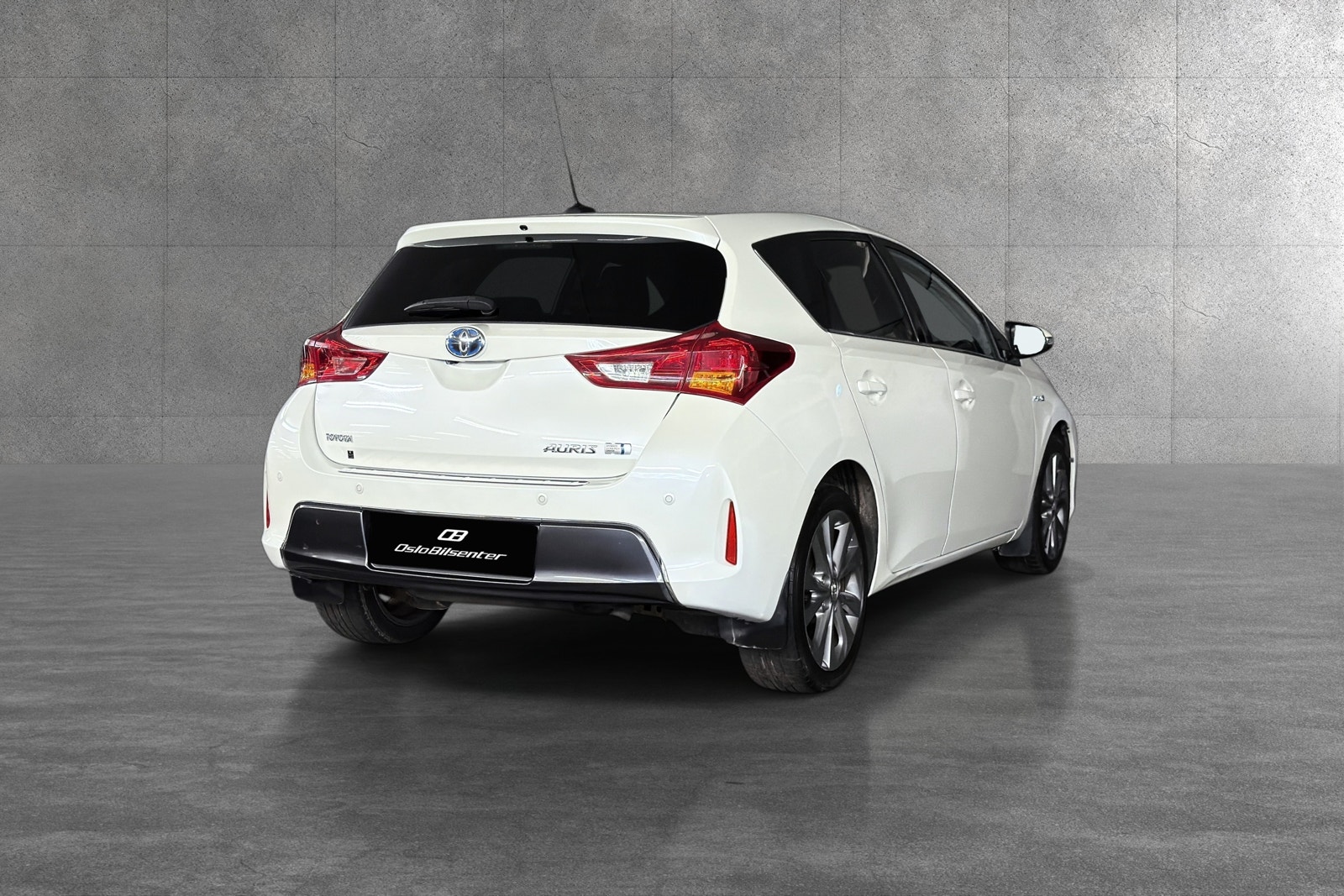 Toyota Auris Hybrid e-CVT, 136hp, 2013
