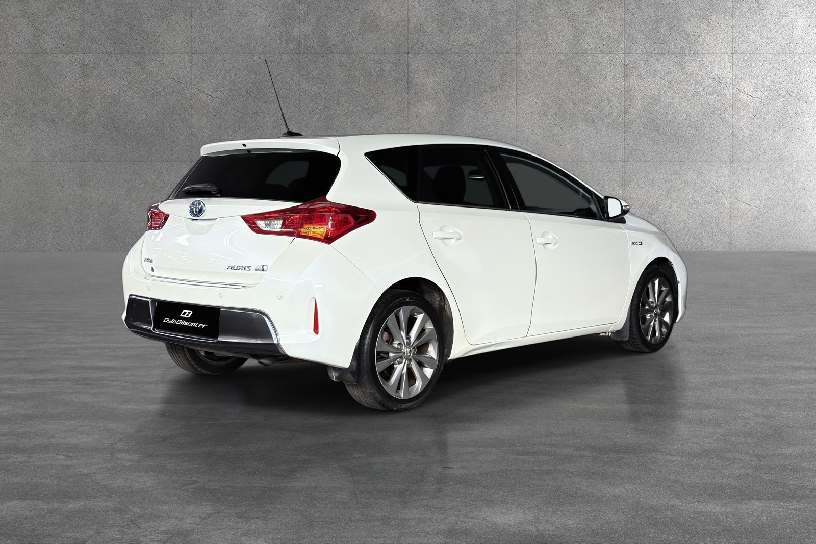 Toyota Auris Hybrid e-CVT, 136hp, 2013