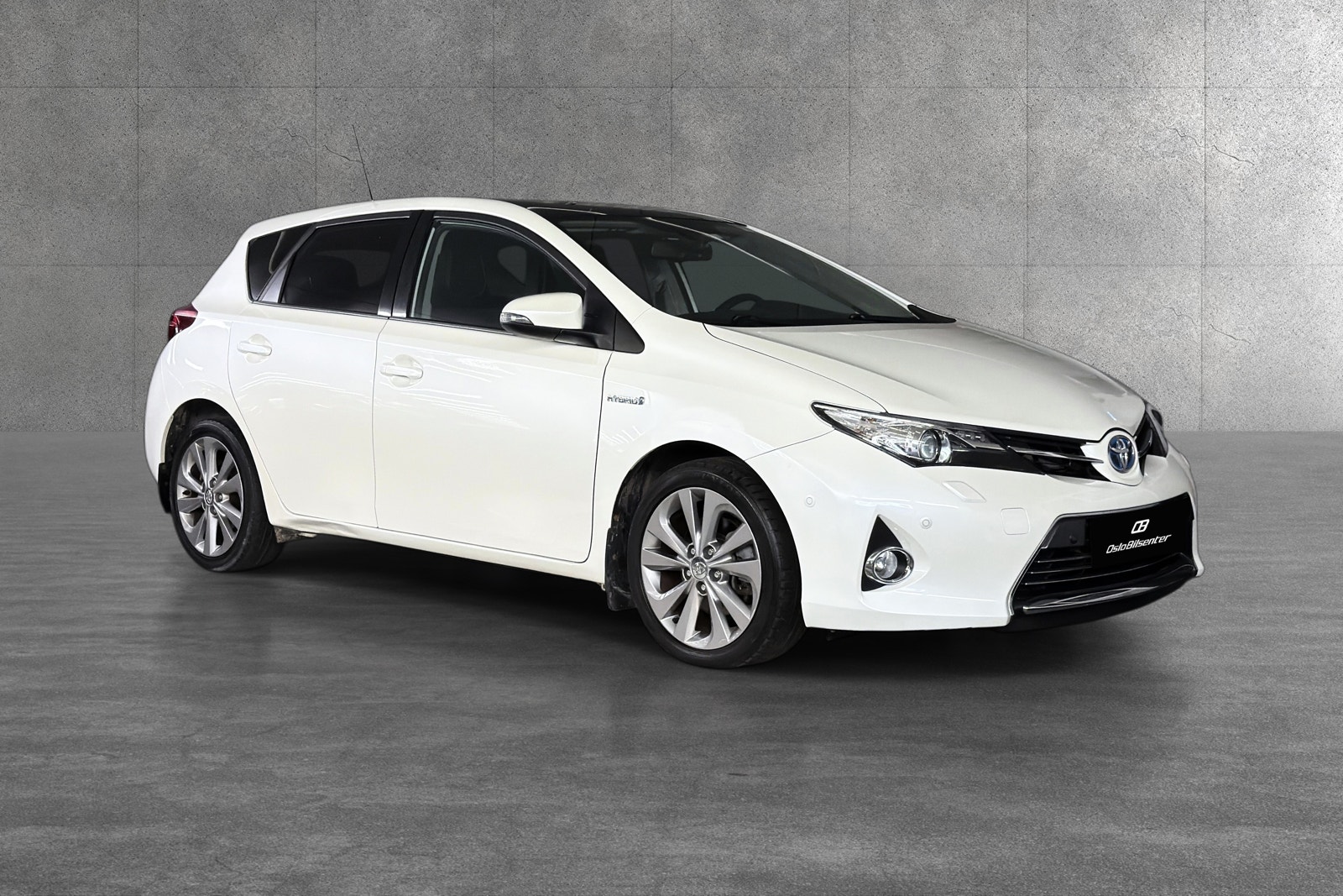 Toyota Auris Hybrid e-CVT, 136hp, 2013