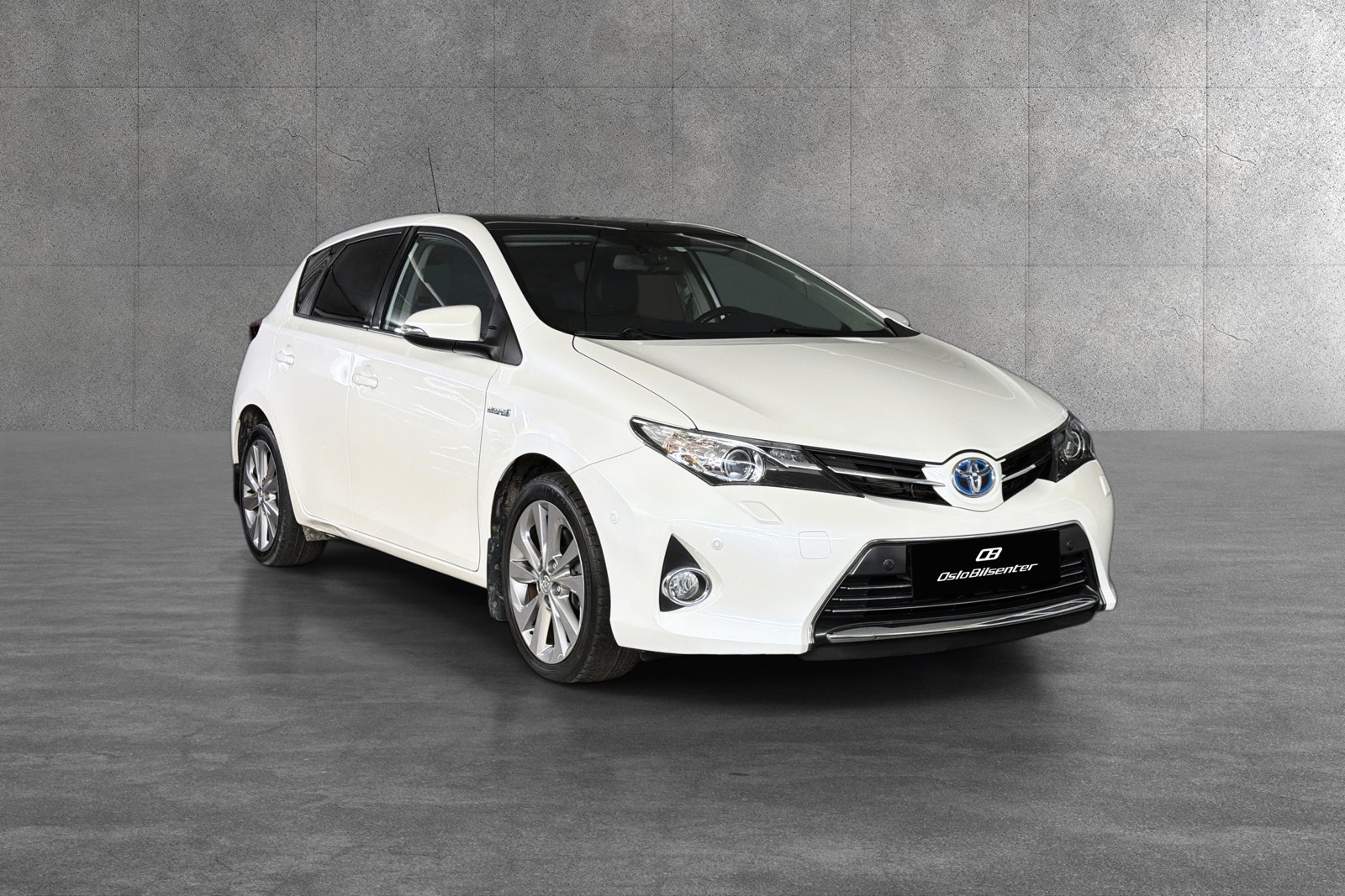 Toyota Auris Hybrid e-CVT, 136hp, 2013