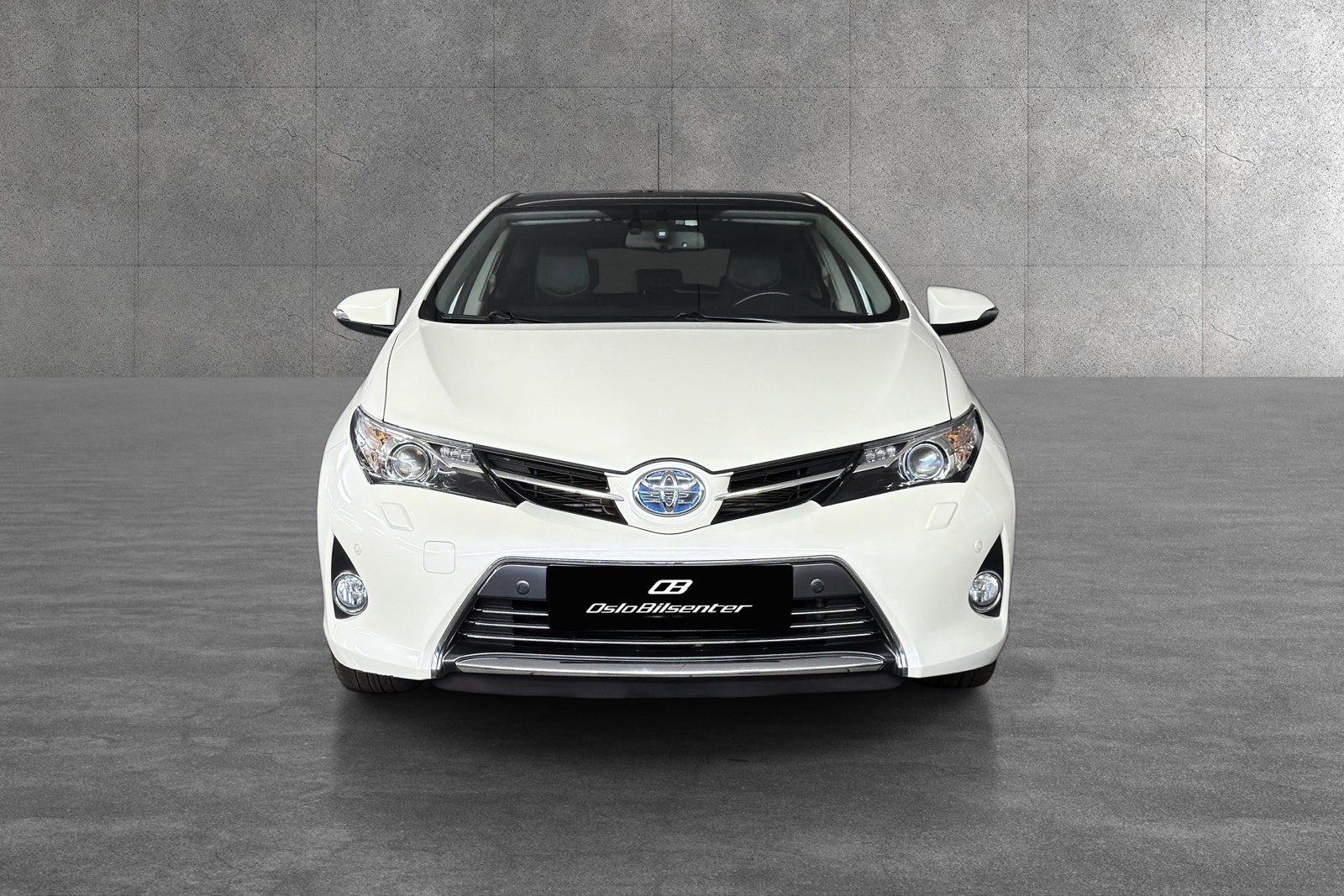 Toyota Auris Hybrid e-CVT, 136hp, 2013