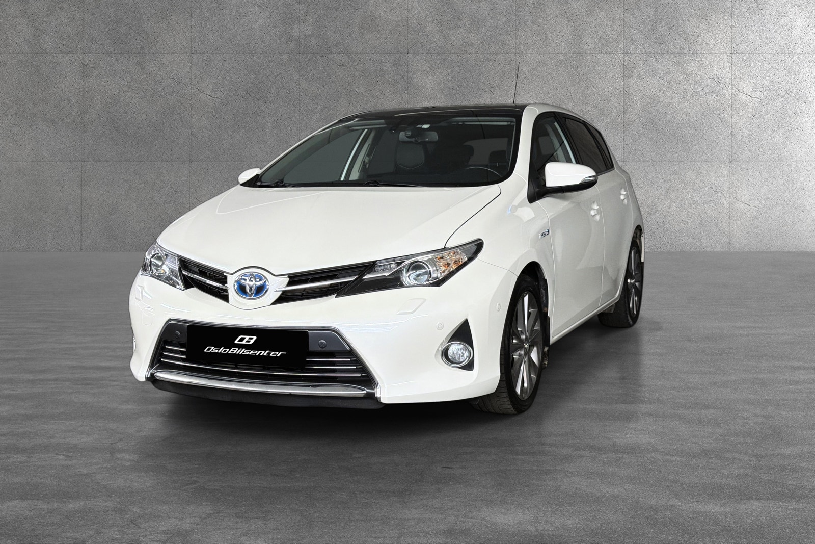 Toyota Auris Hybrid e-CVT, 136hp, 2013