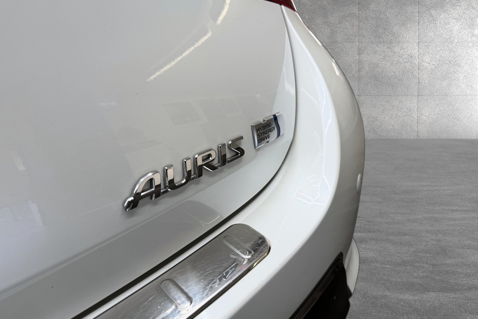 Toyota Auris Hybrid e-CVT, 136hp, 2013