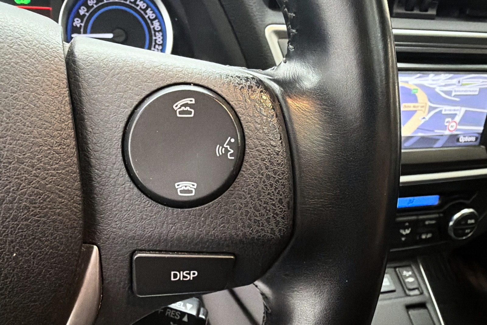 Toyota Auris Hybrid e-CVT, 136hp, 2013