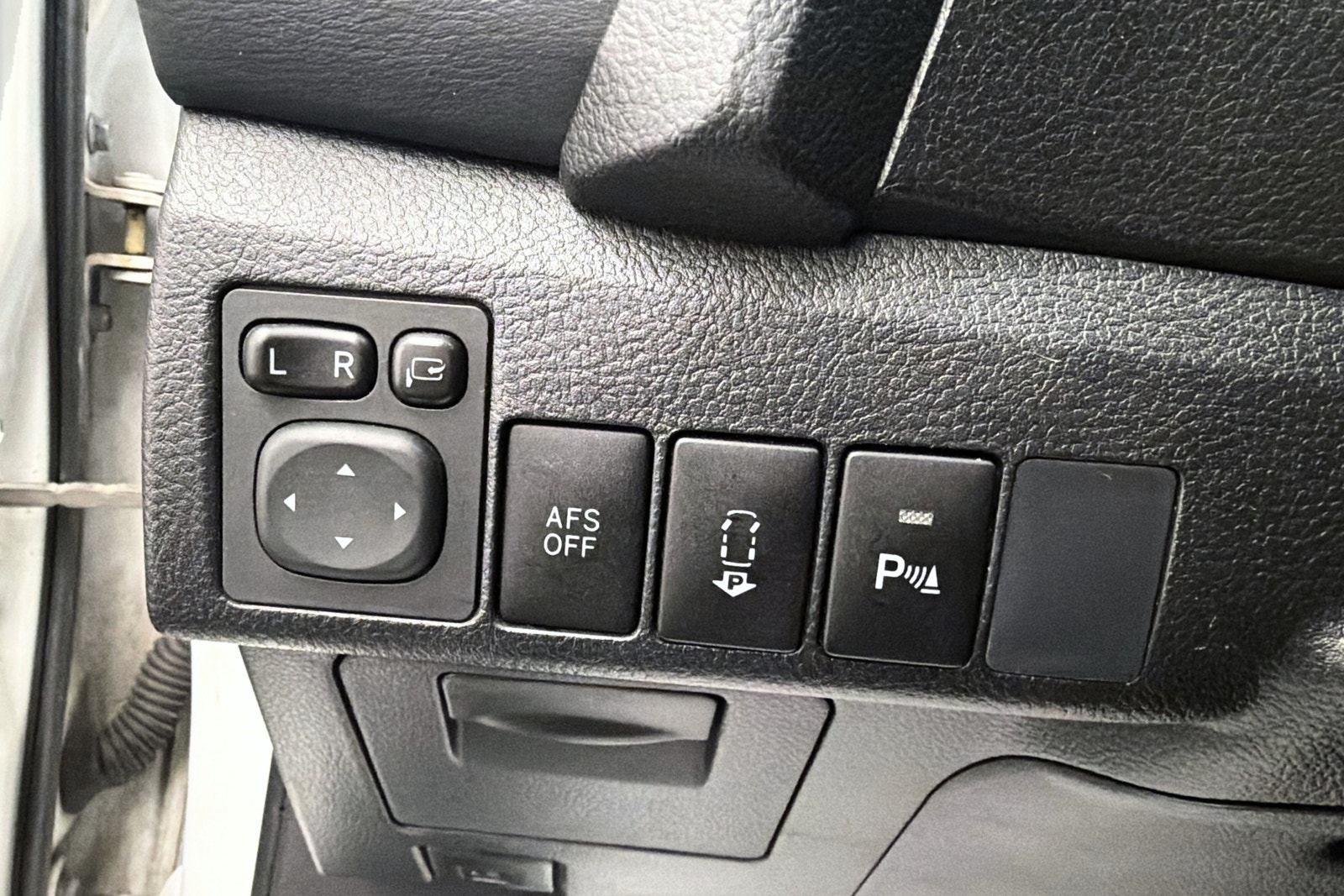 Toyota Auris Hybrid e-CVT, 136hp, 2013