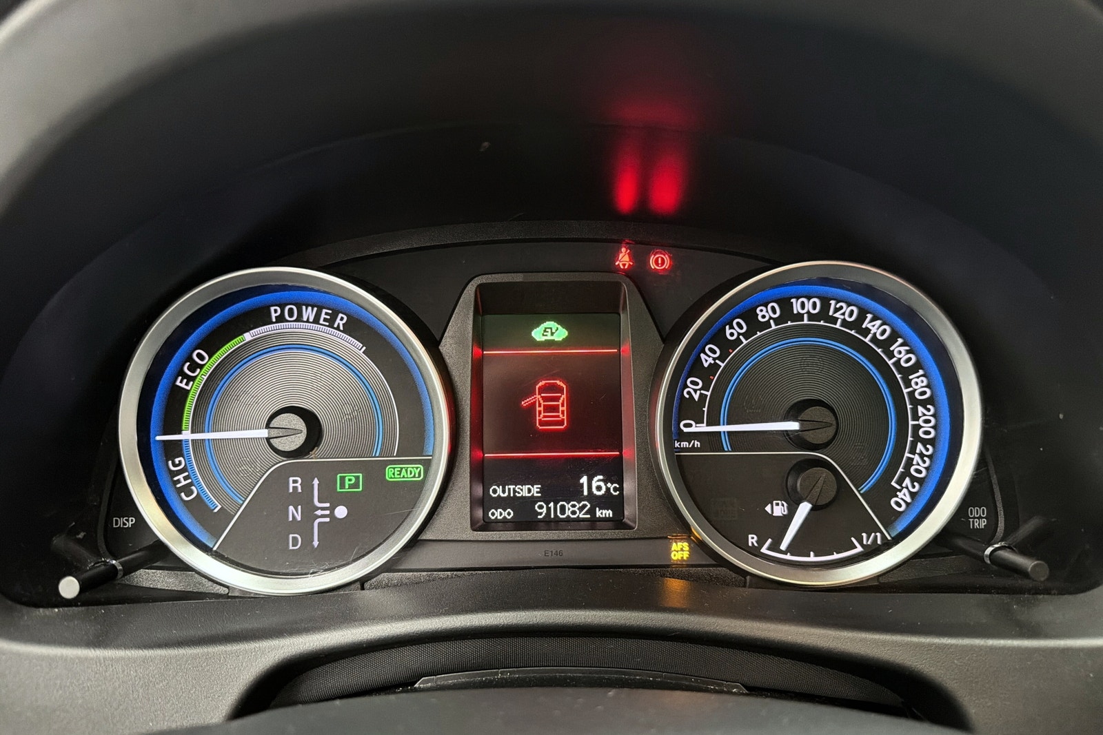 Toyota Auris Hybrid e-CVT, 136hp, 2013