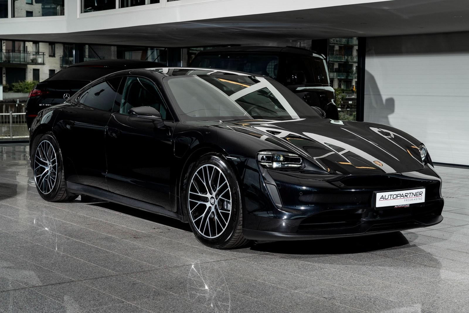 Porsche Taycan Direct Drive/Automatic, 381hp, 2021