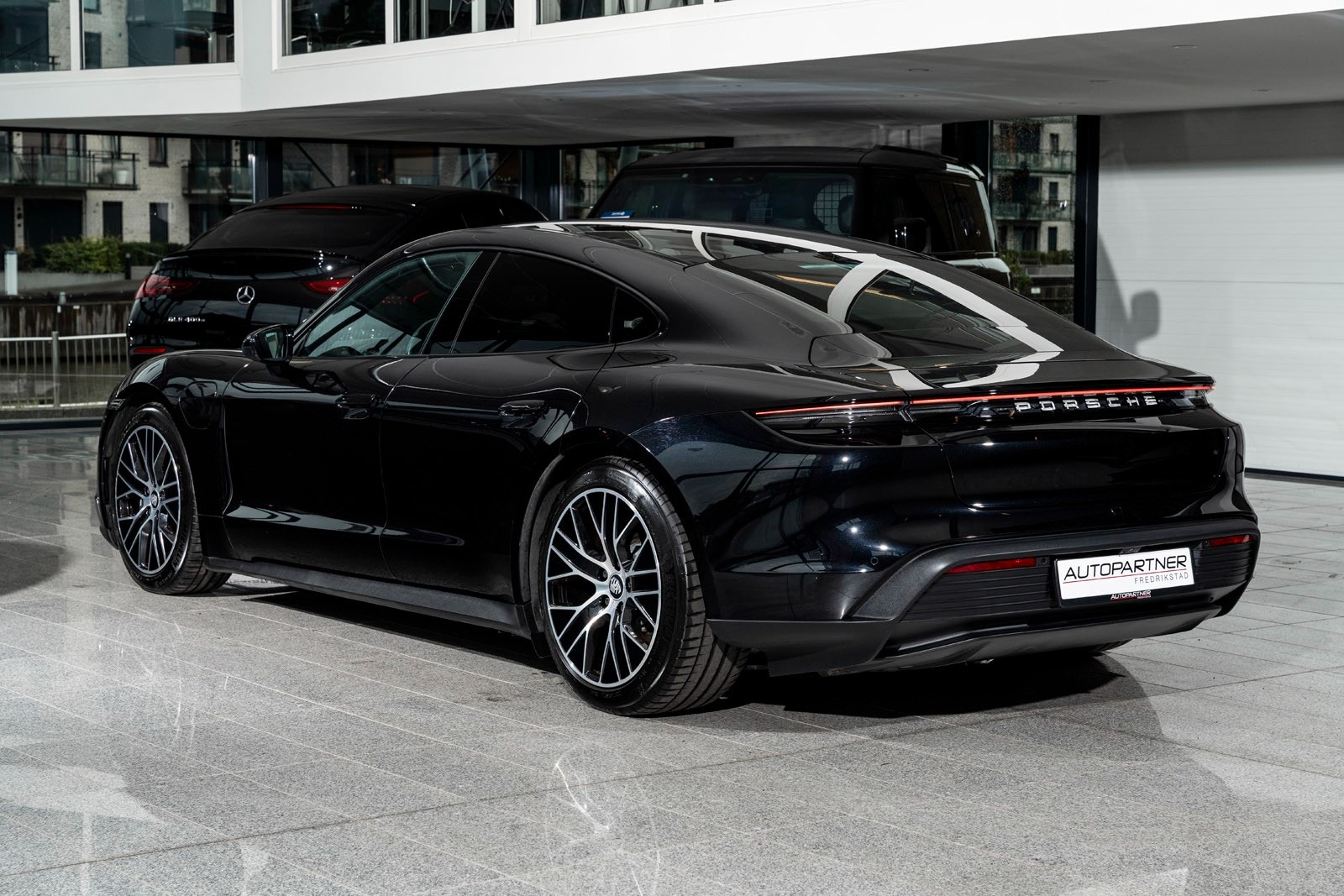 Porsche Taycan Direct Drive/Automatic, 381hp, 2021