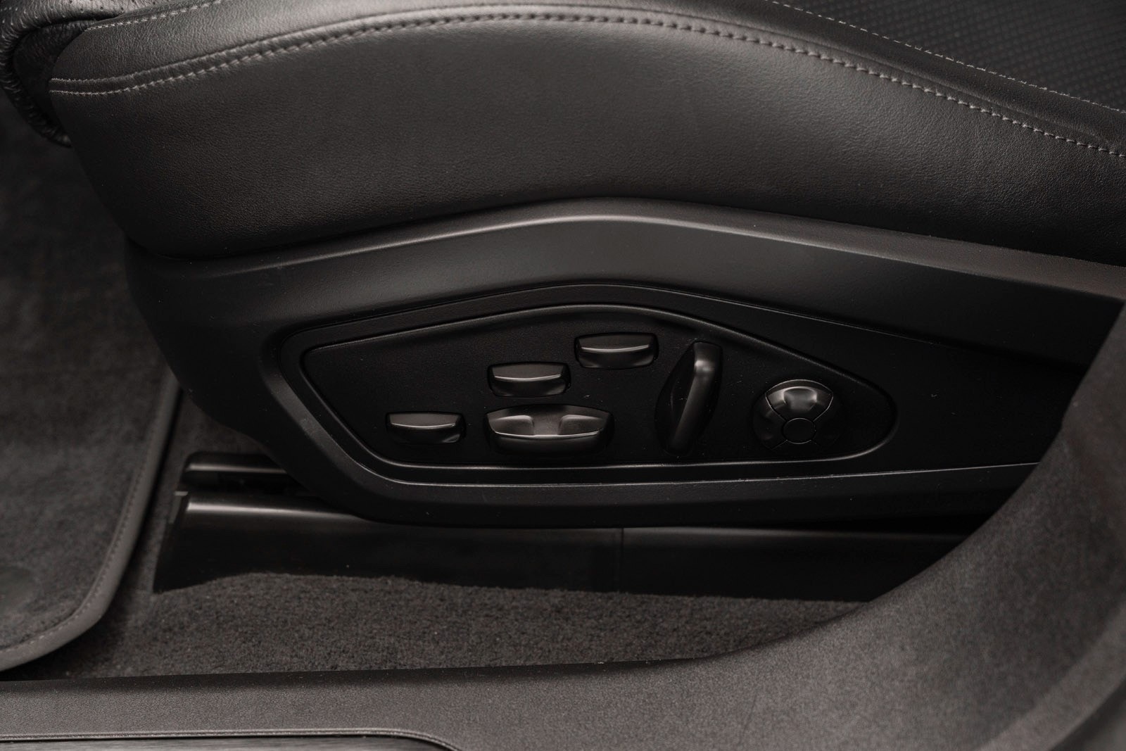 Porsche Taycan Direct Drive/Automatic, 381hp, 2021