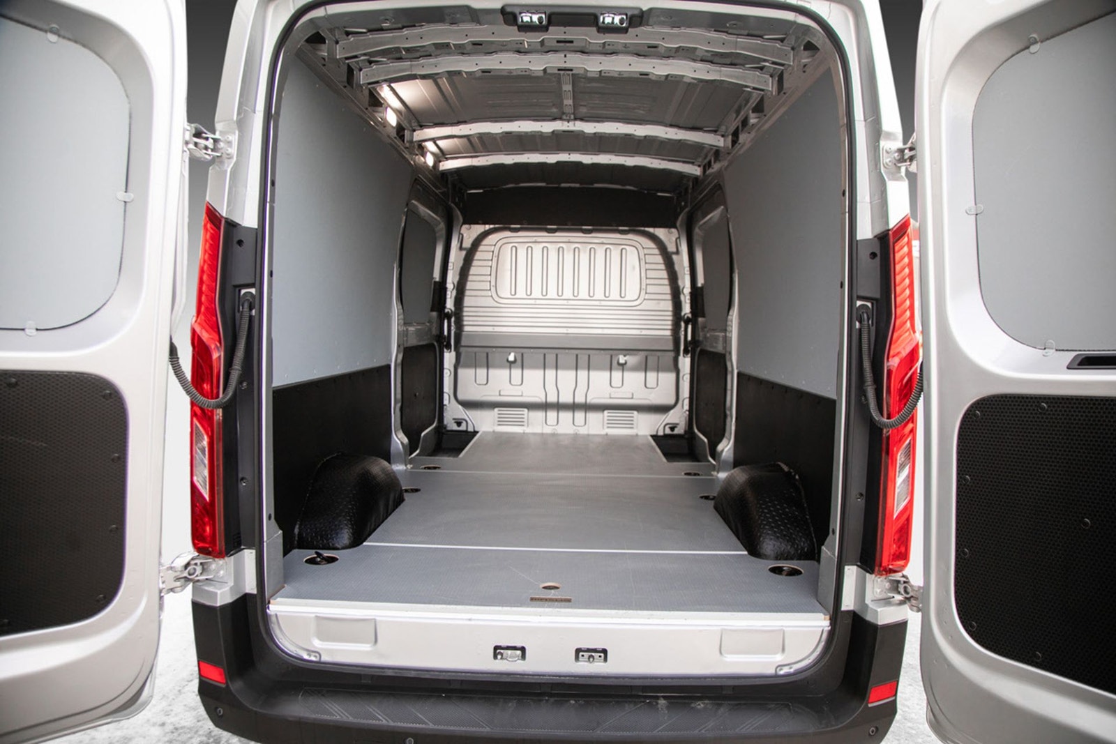 Maxus e-Deliver 9 72 kWh, 204hp, 2023