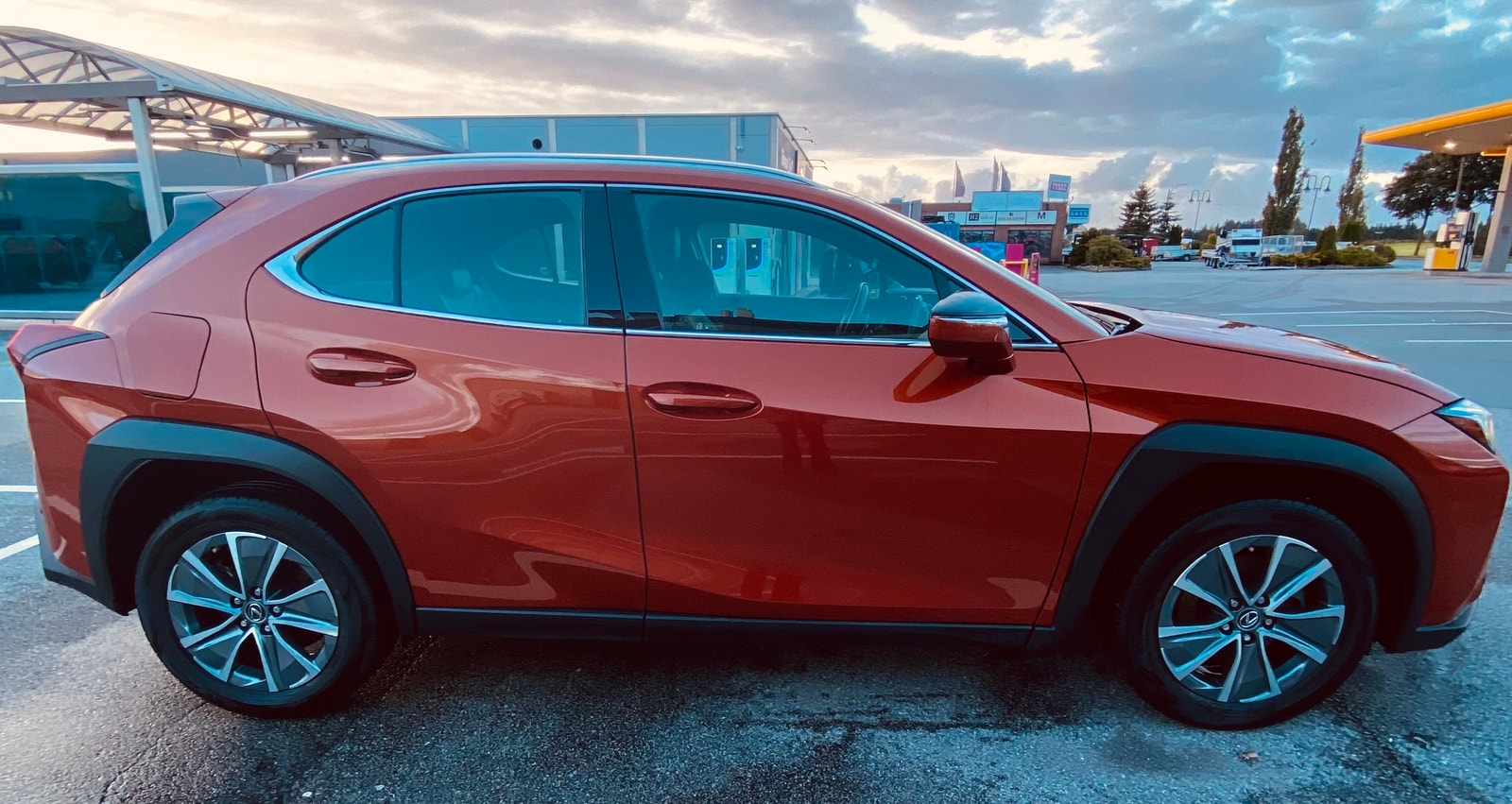 Lexus UX 300e, 204hk, 2023