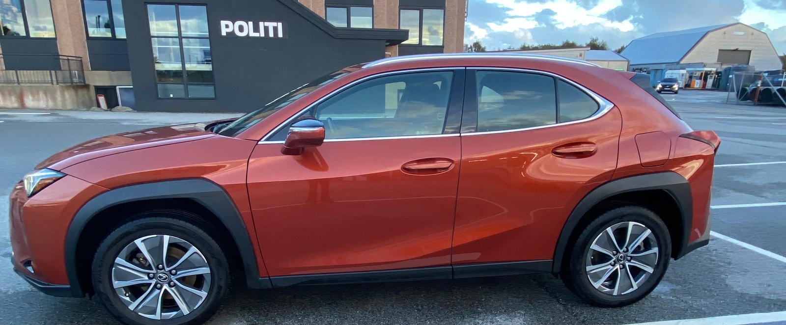 Lexus UX 300e, 204hk, 2023
