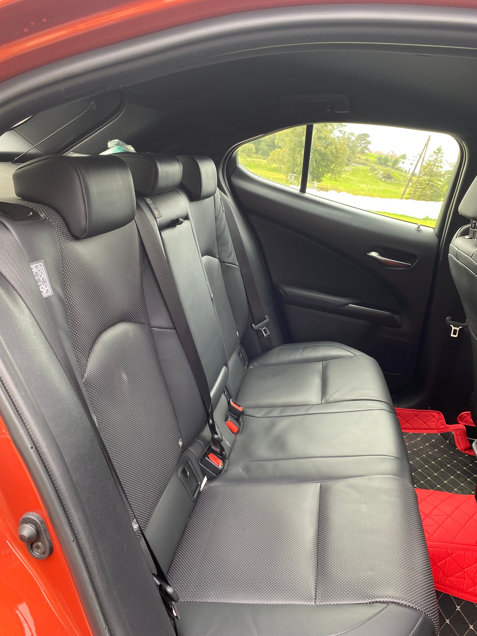 Lexus UX 300e, 204hk, 2023