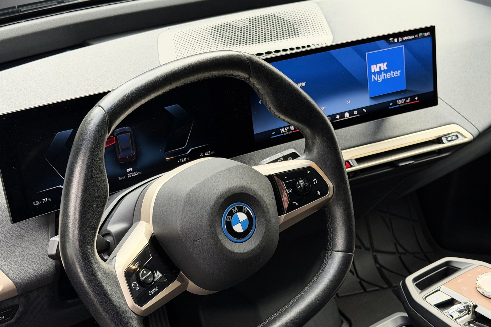 BMW iX xDrive50, 524ps, 2025
