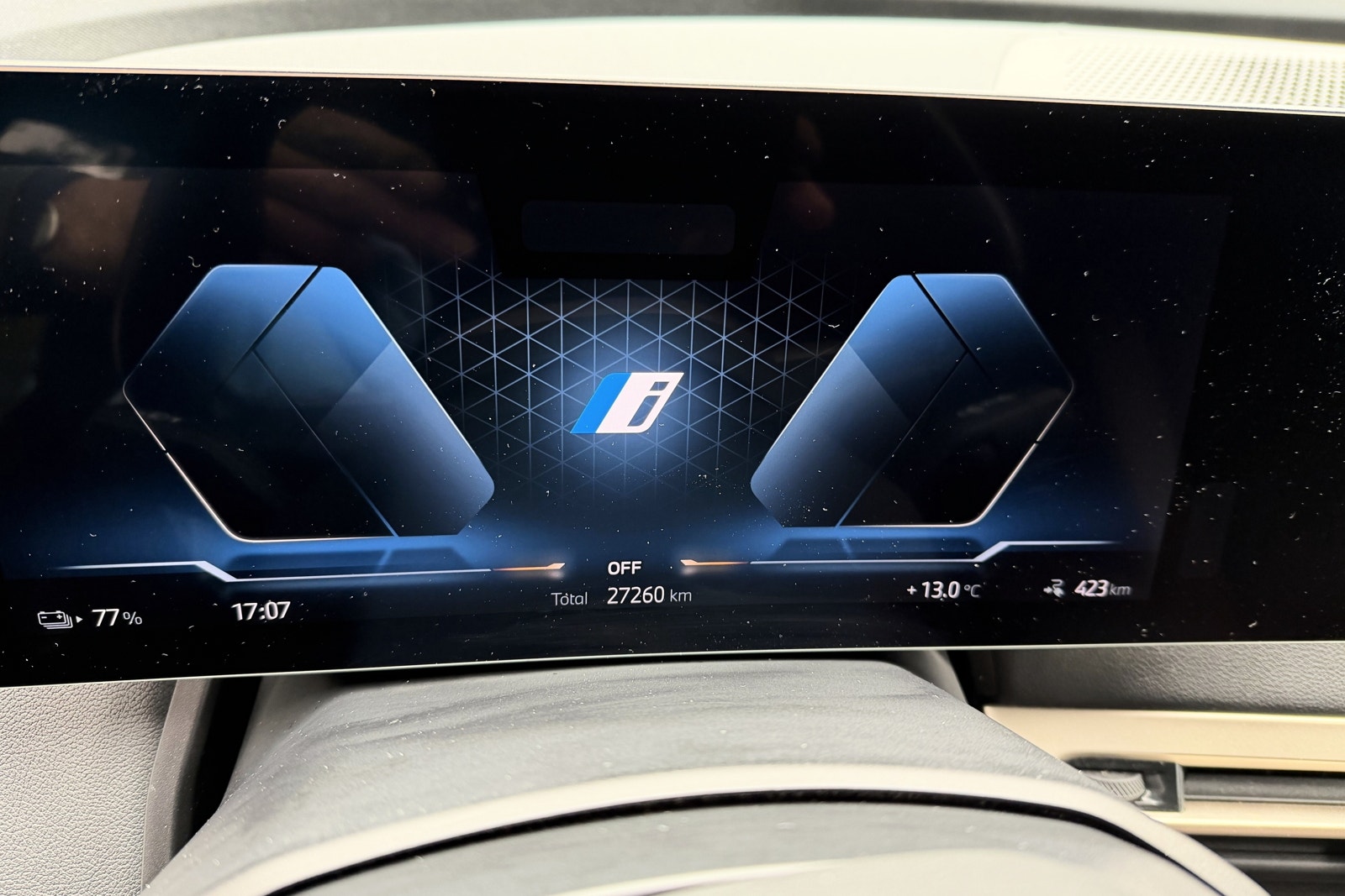 BMW iX xDrive50, 524ps, 2025