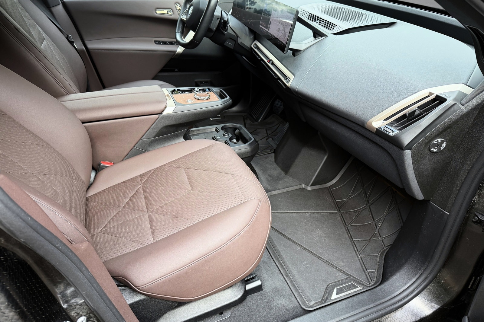 BMW iX xDrive50, 524ps, 2025