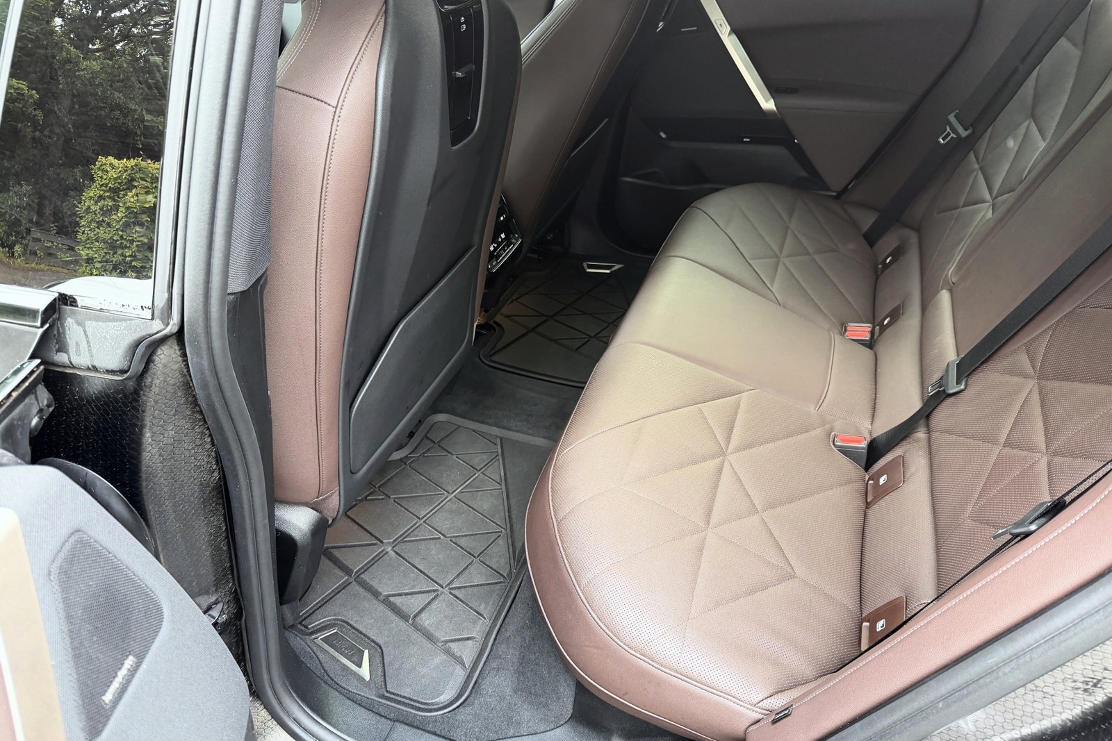 BMW iX xDrive50, 524ps, 2025