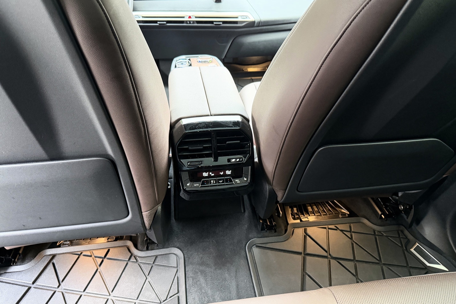 BMW iX xDrive50, 524ps, 2025