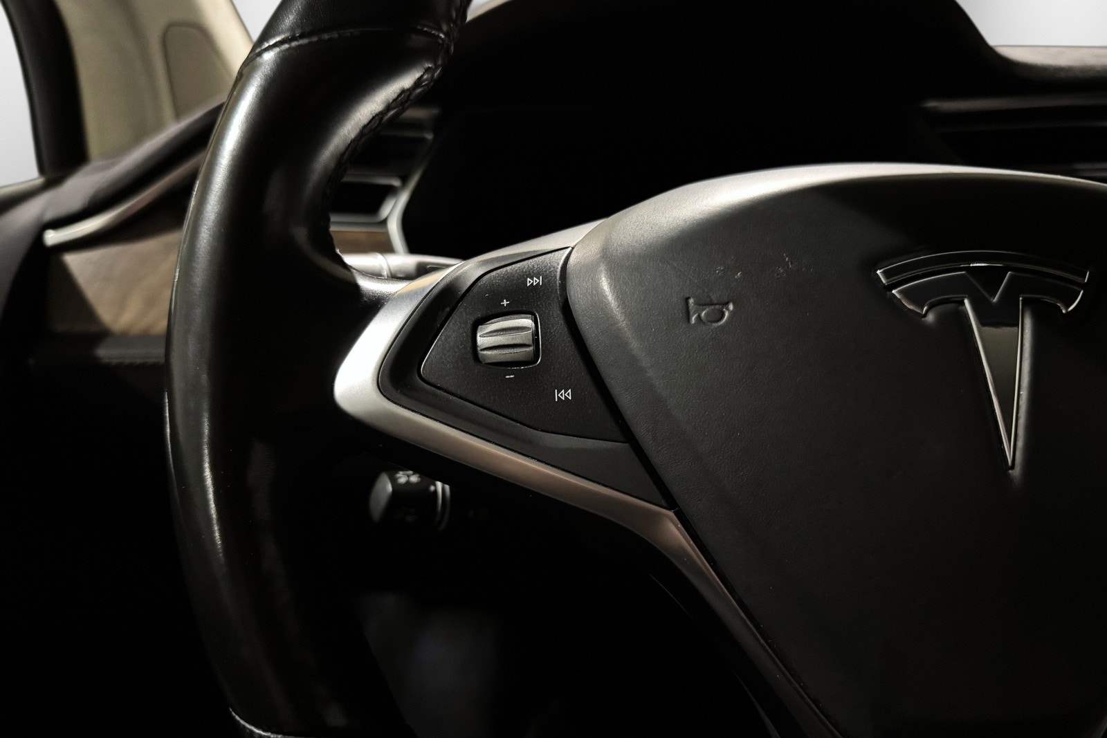 Tesla Model X 100D, 423hp, 2017