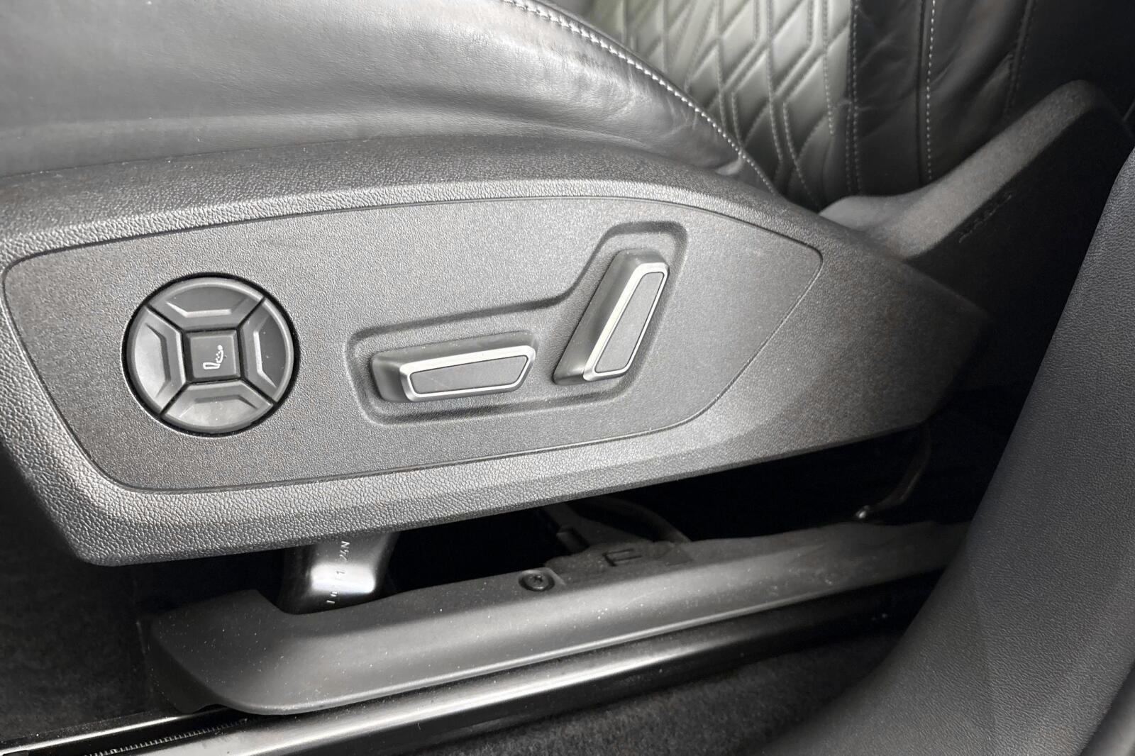 Audi SQ6 e-tron quattro, 490ps, 2024