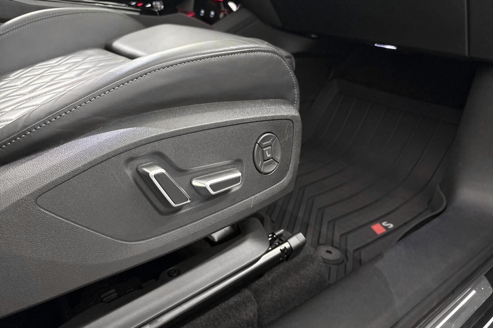 Audi SQ6 e-tron quattro, 490ps, 2024