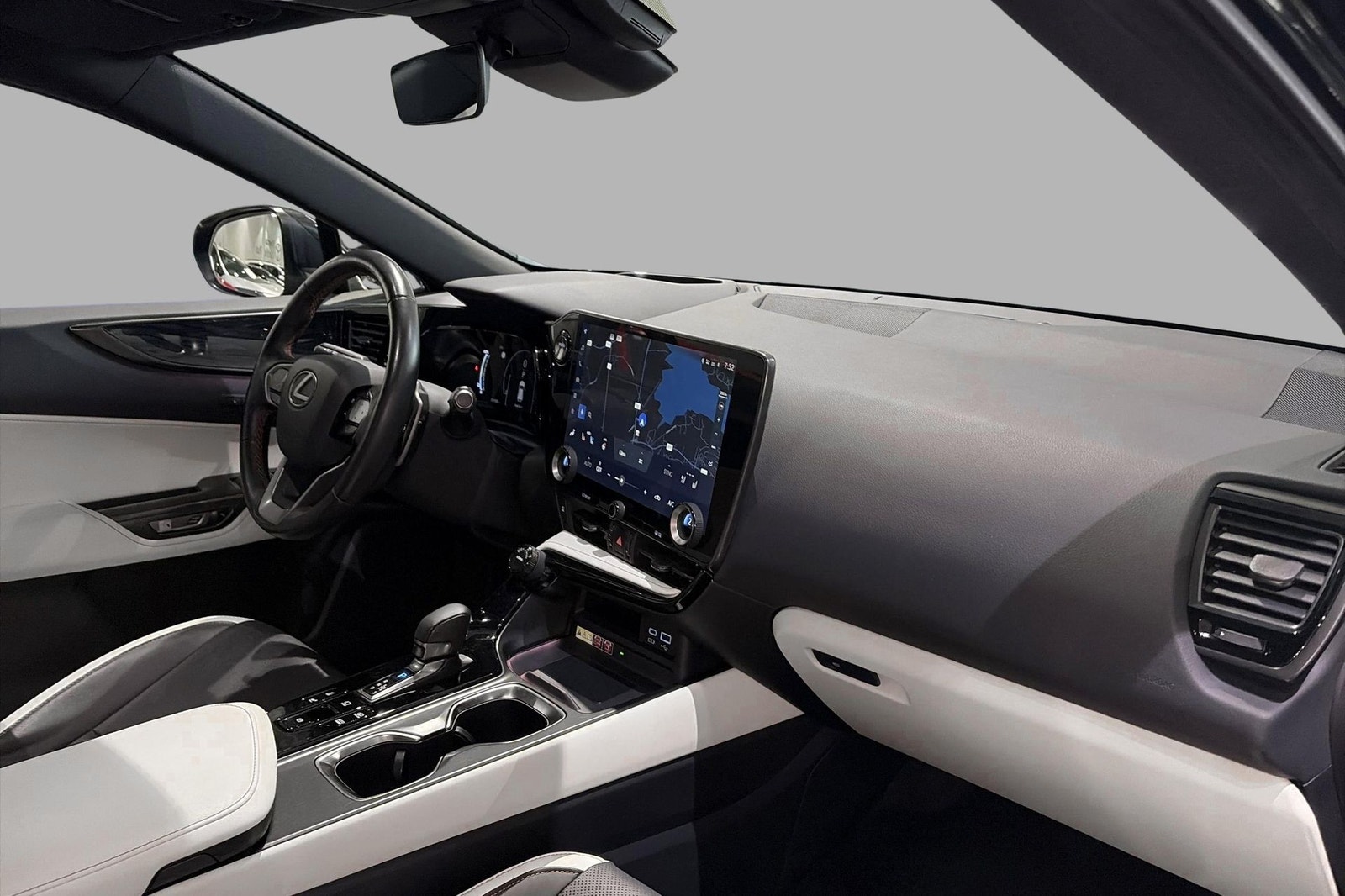 Lexus NX 450h+ E-CVT, 309ps, 2023