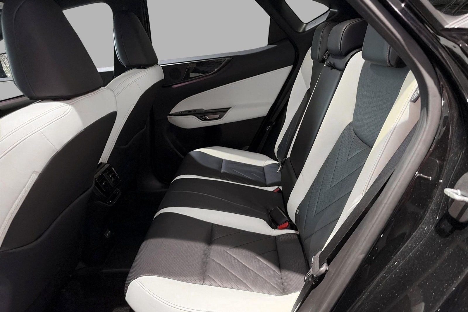 Lexus NX 450h+ E-CVT, 309ps, 2023