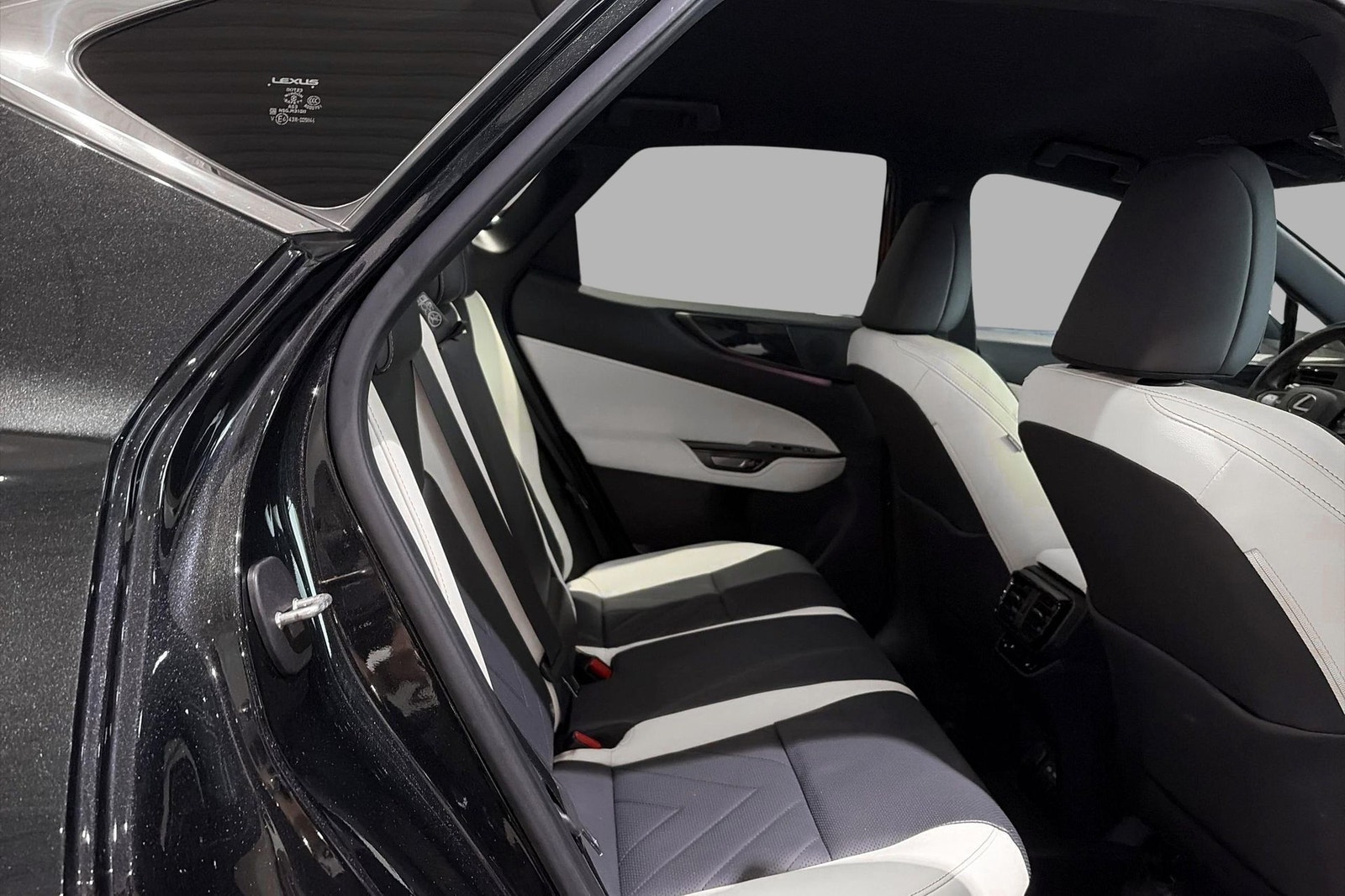 Lexus NX 450h+ E-CVT, 309ps, 2023