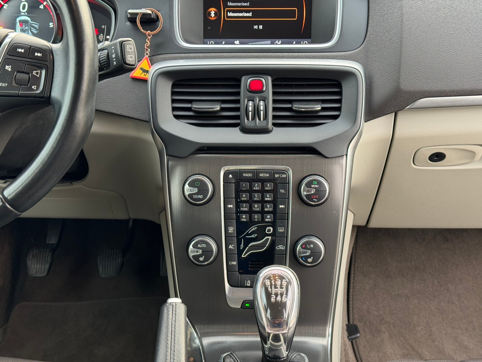 Volvo V40 D2 Manual, 6-trins, 115ps, 2013