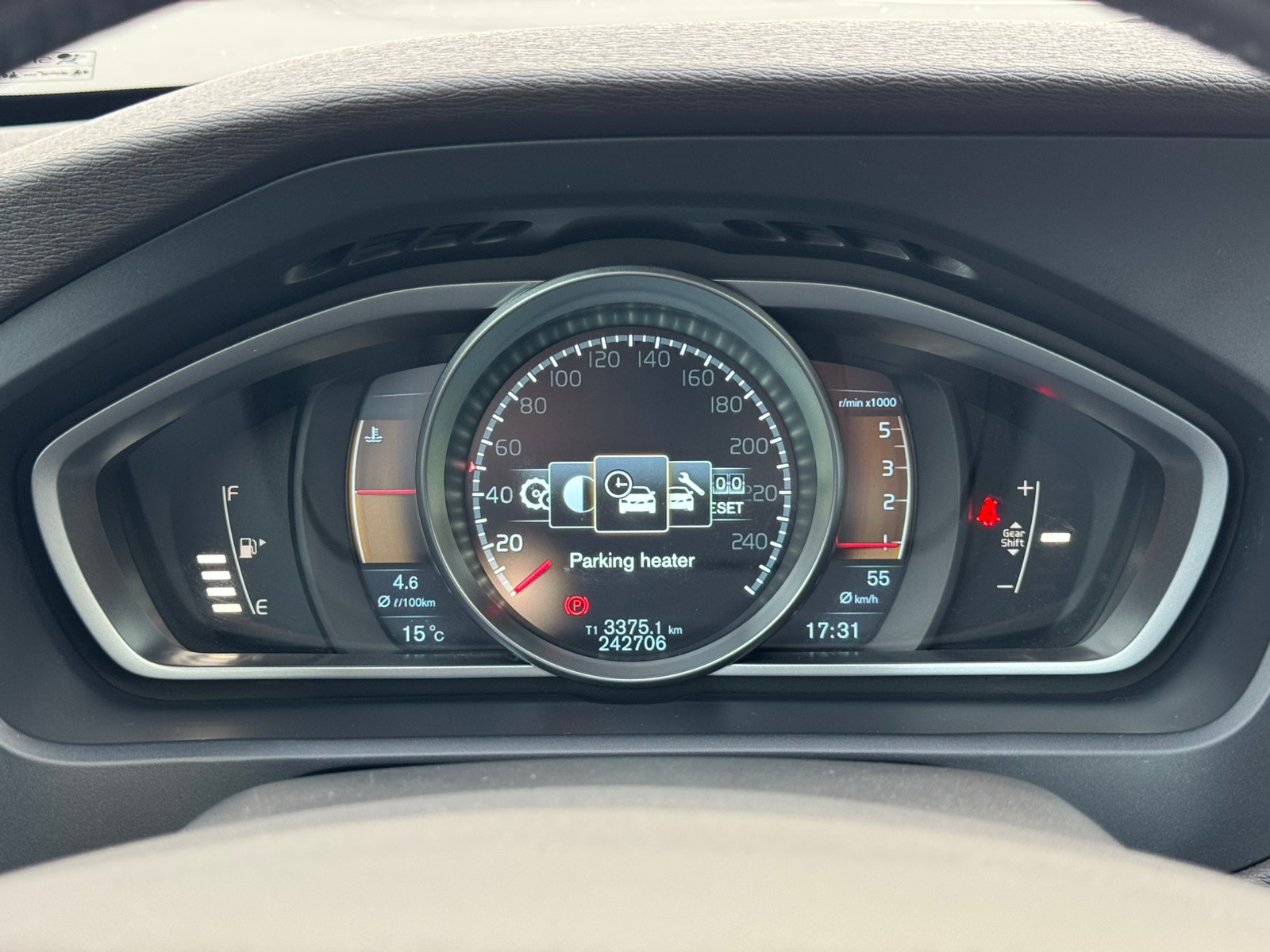 Volvo V40 D2 Manual, 6-trins, 115ps, 2013