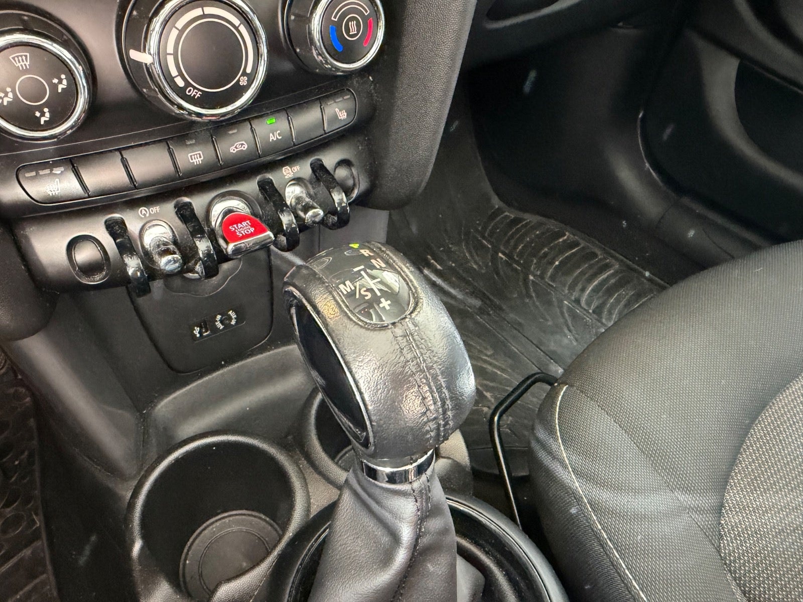 MINI Cooper 5-door Automatic, 136hp, 2015