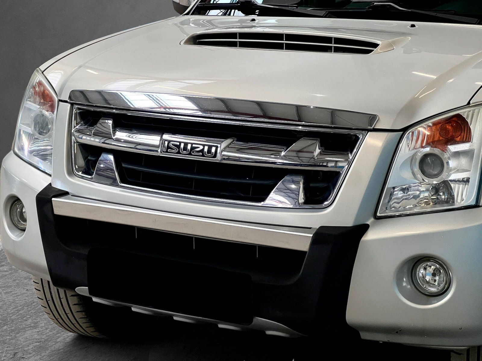 Isuzu D-Max Single Cab 3.0 4WD Automatic, 163hp, 2011