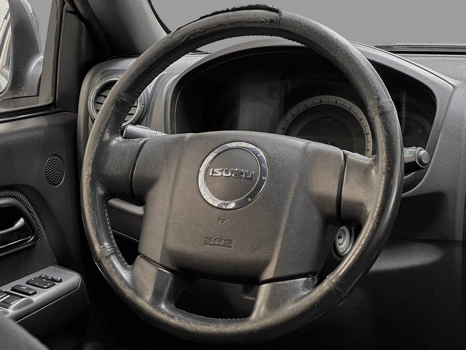 Isuzu D-Max Single Cab 3.0 4WD Automatic, 163hp, 2011
