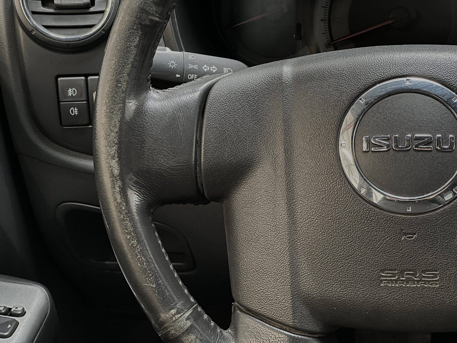Isuzu D-Max Single Cab 3.0 4WD Automatic, 163hp, 2011