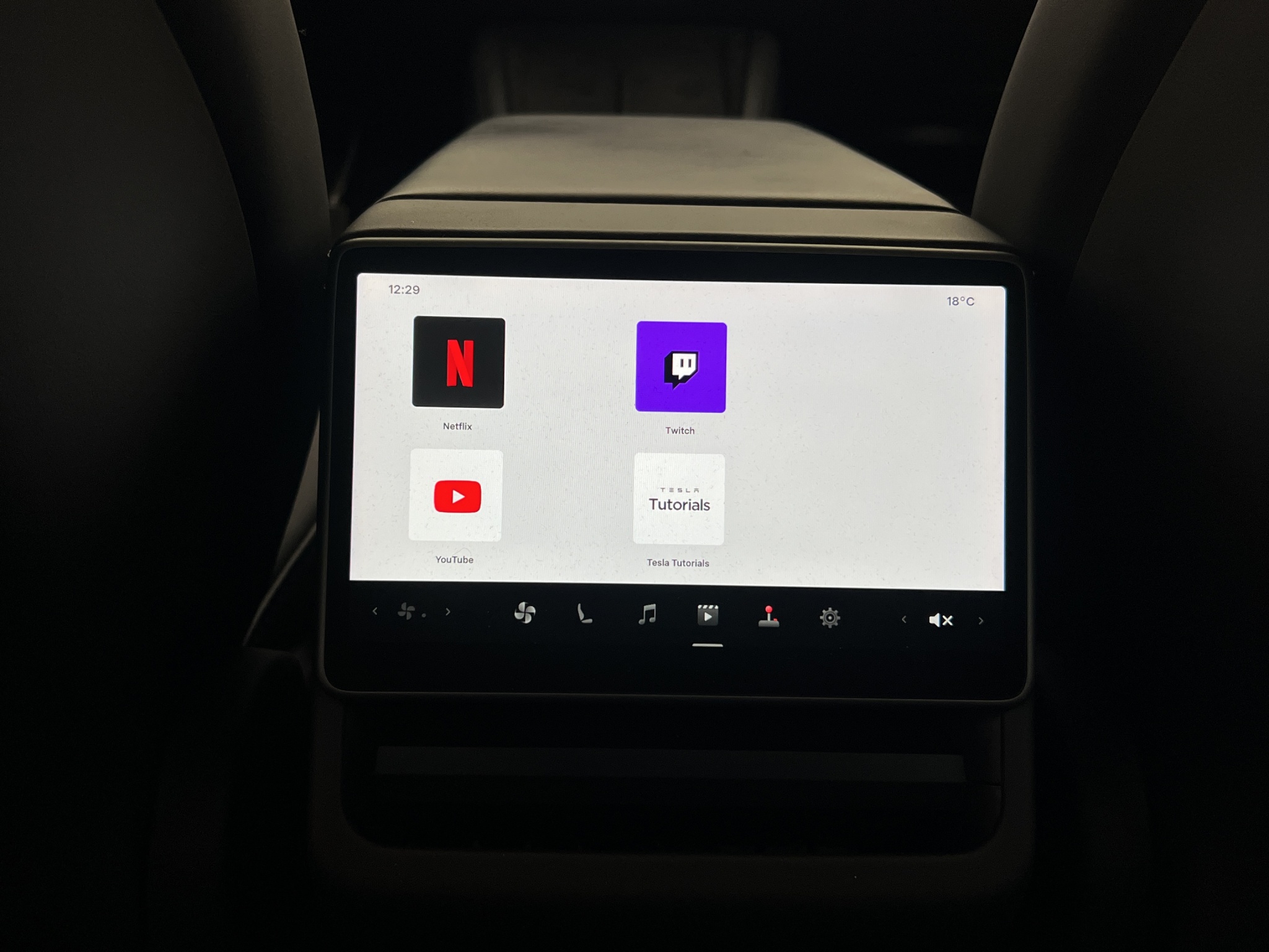 Tesla Model 3 Standard Range, 283hk, 2024